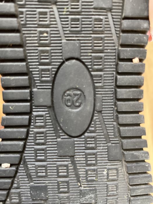 Спортивные туфли)