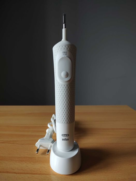 Szczoteczka Elektryczna - Oral-B Vitality 100 White