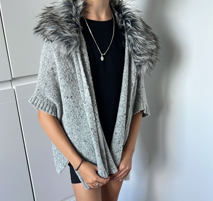 Ponczo sweterek Primark r.128