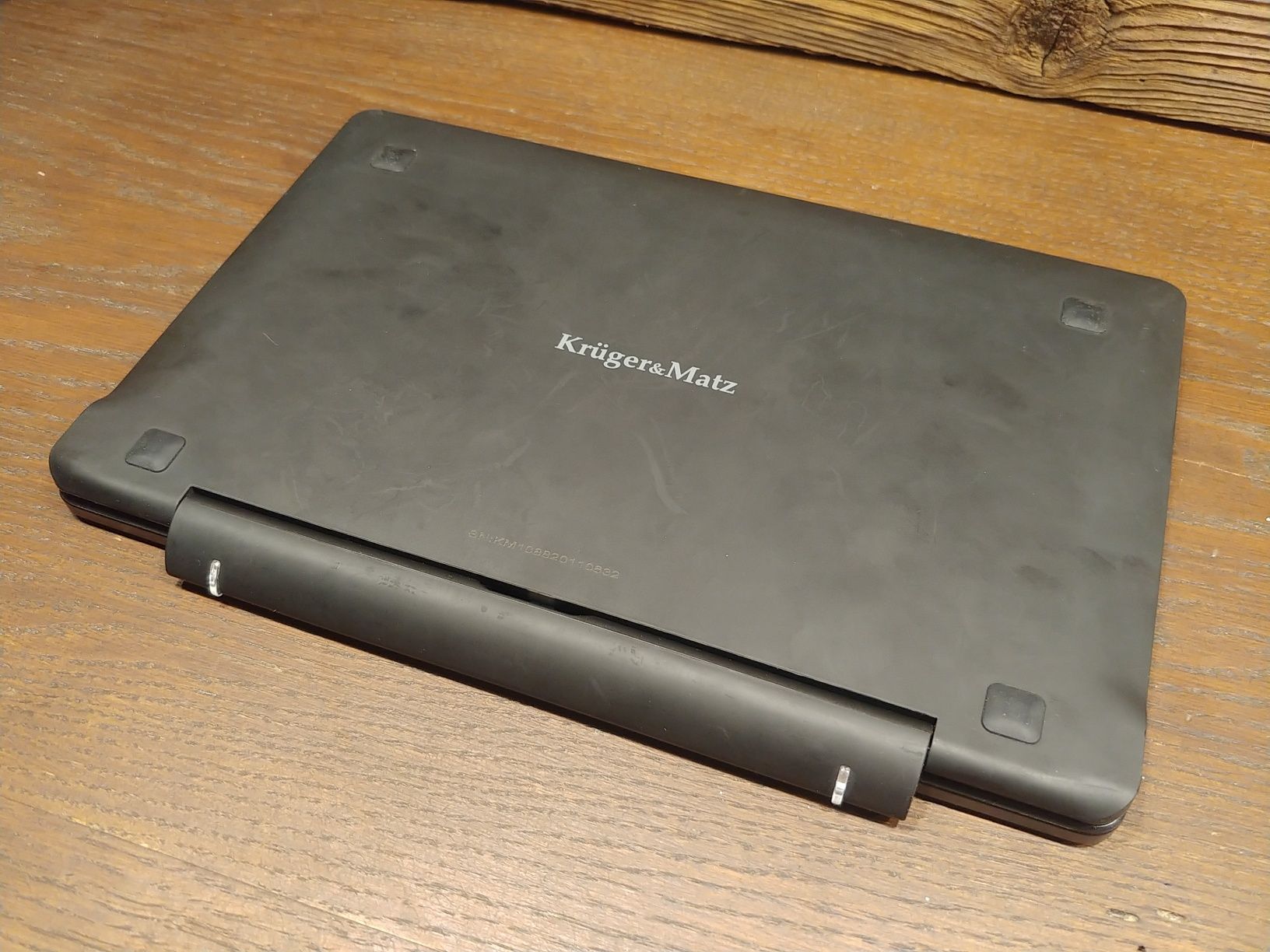 Tablet z klawiaturą 2 w 1. Kruger & Matz EDGE1088