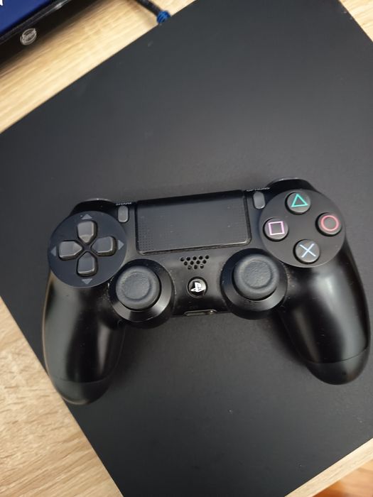 PS4 slim 1TB usado