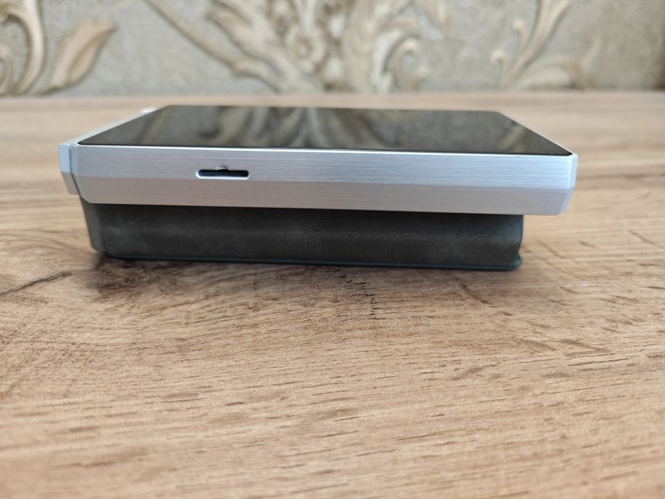 Плеер hiby r6 2020 в идеальном состоянии+ кожаный чехол.