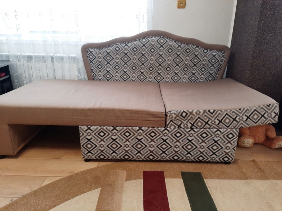 Продам диван у гарному стані!