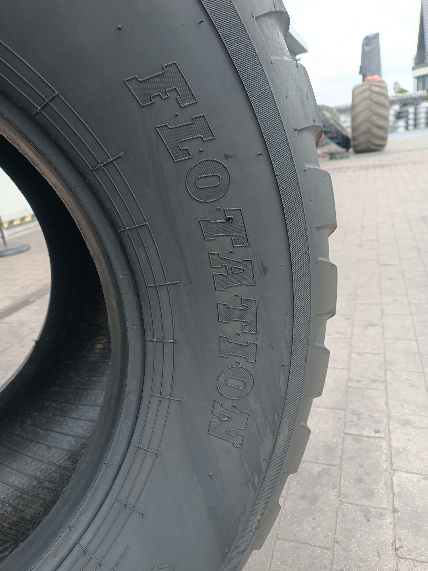 550/60-22.5 BKT Flotation V- Line 550/60R22.5