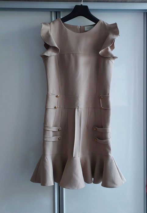 Nowa bezowa sukienka z guzikami