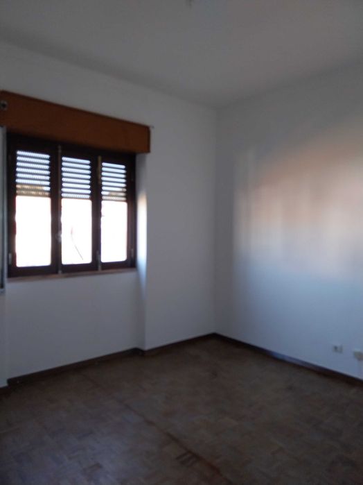 Arrenda-se Espaçoso Apartamento T3, Centro de Montemor-o-Novo