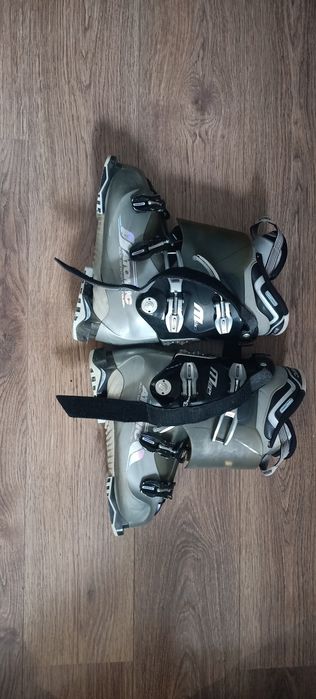 Buty narciarskie Atomic rozmiar 41 42 długość skorupy 317 mm