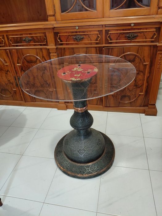 Mesa com tampo de vidro