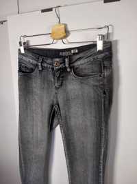 Szare jeansy biodrówki 36/S/M długie spodnie jeansowe rurki 38/M jeans