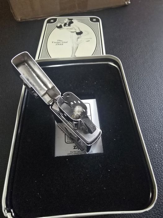 Zippo varga girl
