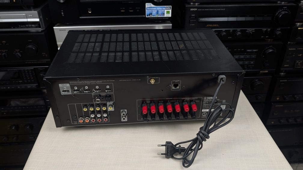 Yamaha RX-V581 Wysokiej jakość amplituner kina domowego z wi-fi .