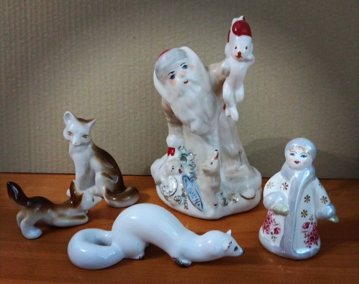 Фарфоровые статуэтки СССР. Дед Мороз и Снегурочка.