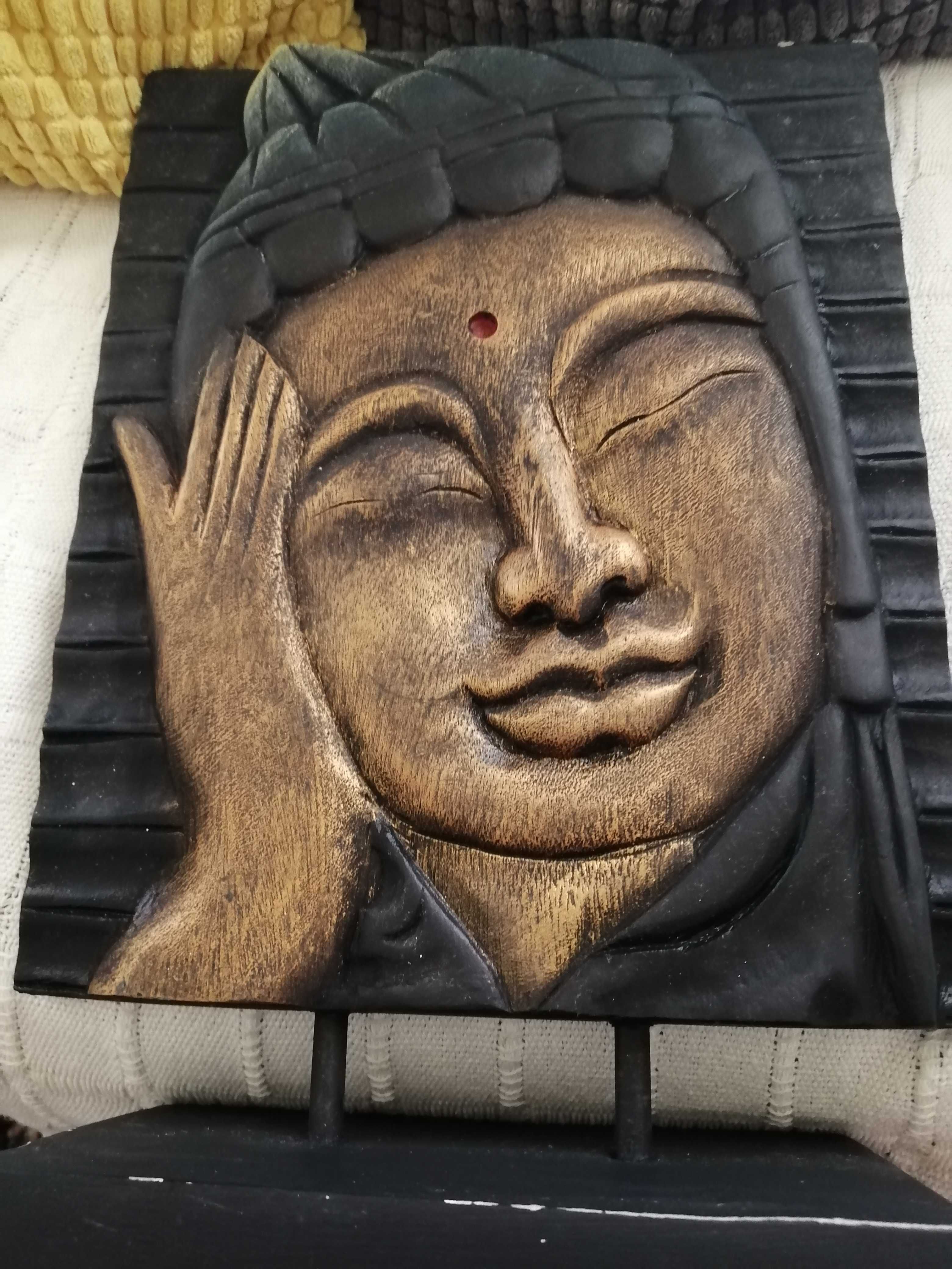 Cabeça de Buda pintada à mão