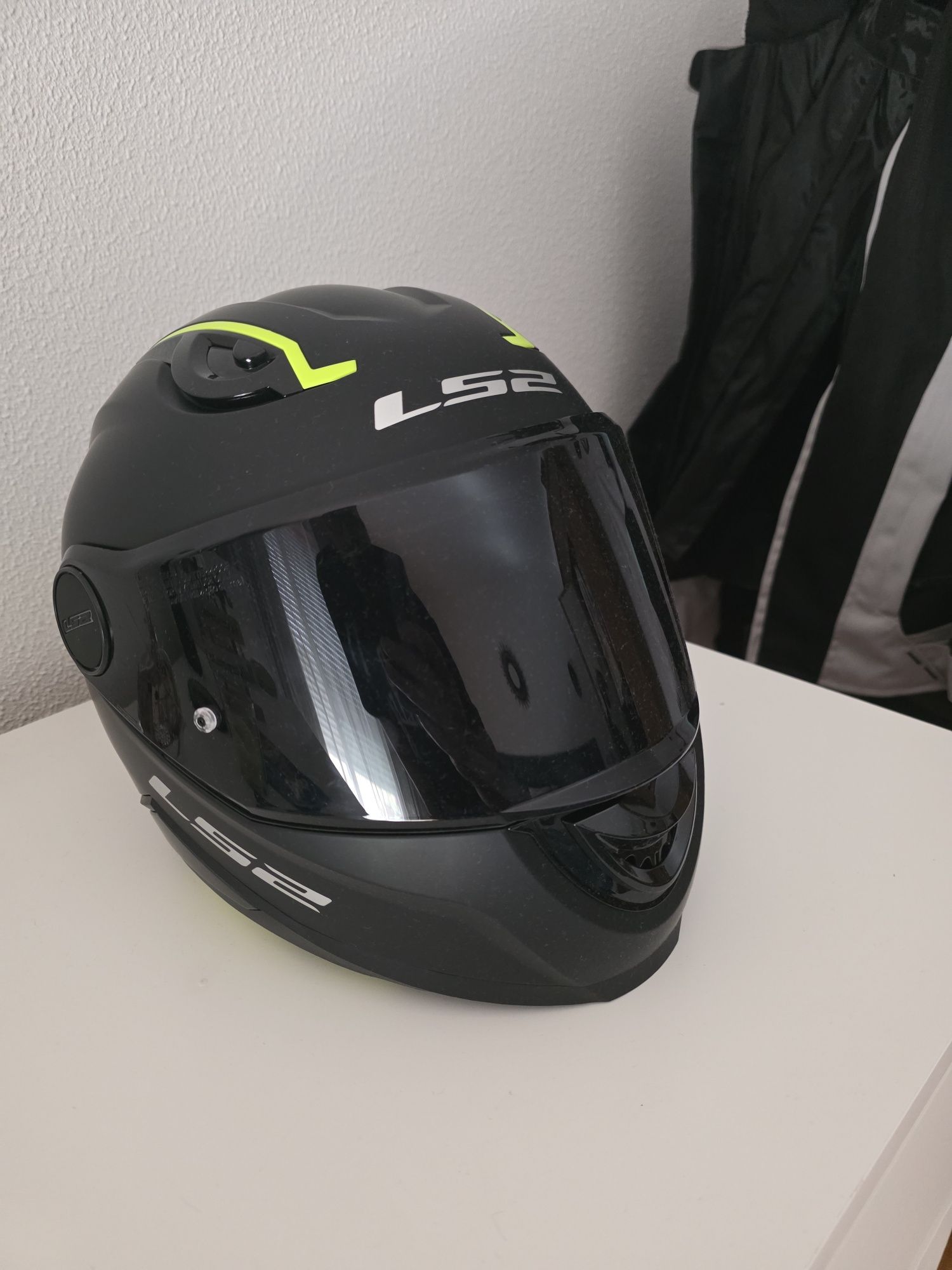 Capacete LS2 FF812 Kid Matt Black
FF812 Kid Matt Black