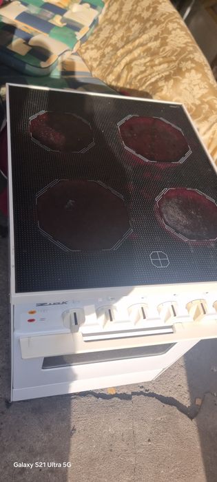 Kuchenka elektryczna z piekarnikiem