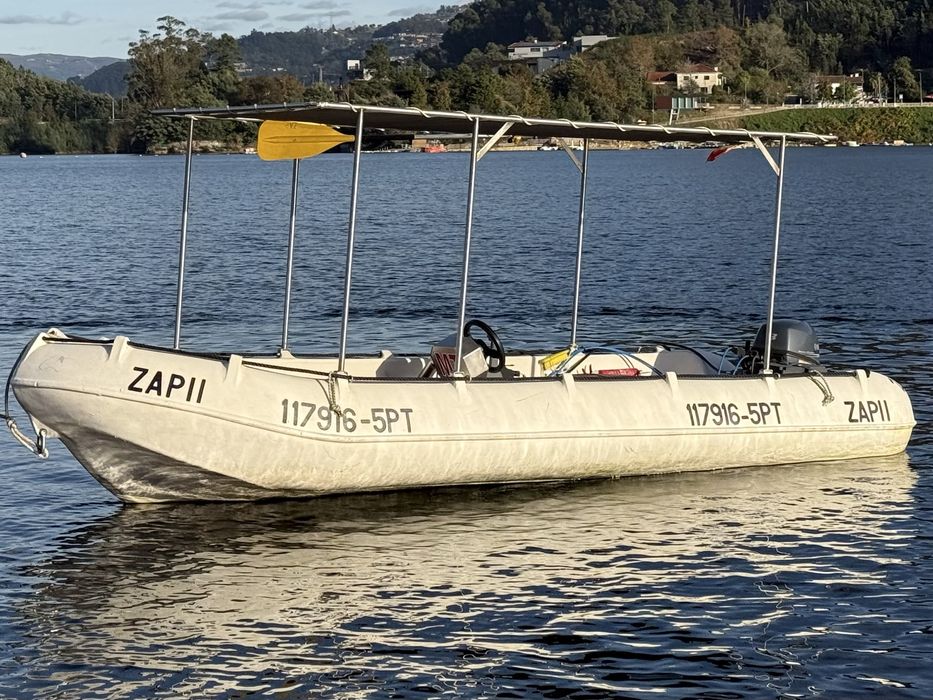 Barco da Marca Whaly 435