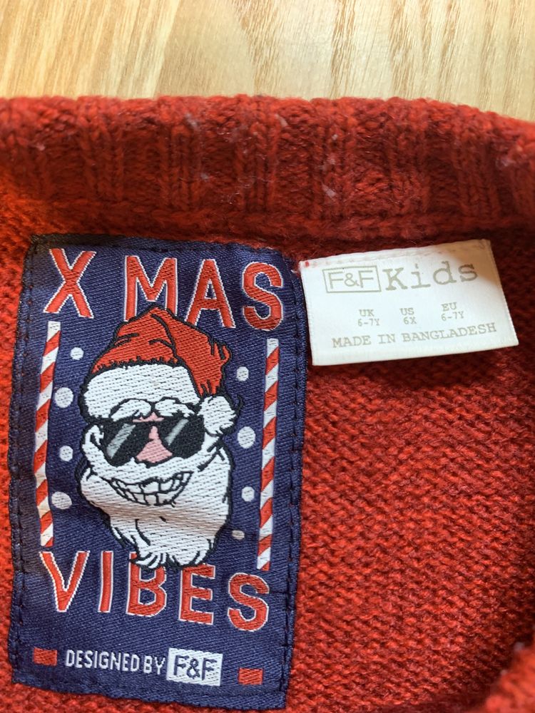 Sweterek świąteczny z pieskiem 116/122 cm