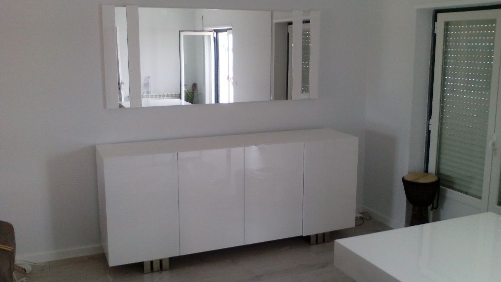 Aparador Alto Brilho Pés Inox