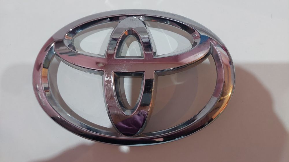Znaczek emblemat TOYOTA Aygo przód