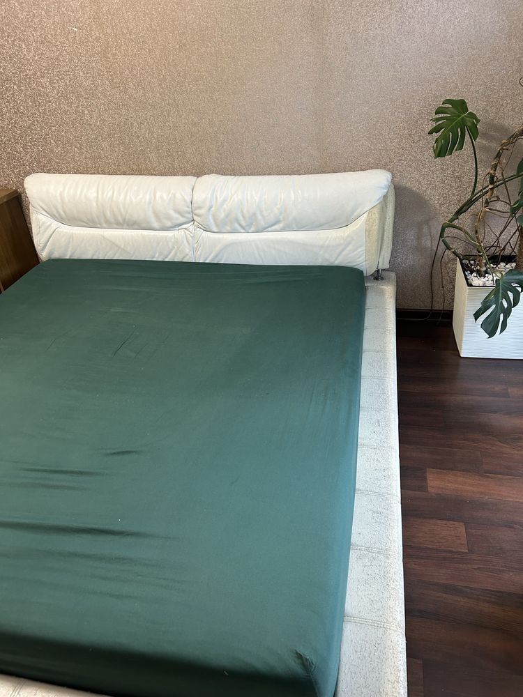 Продам кровать 210 на 250 /
