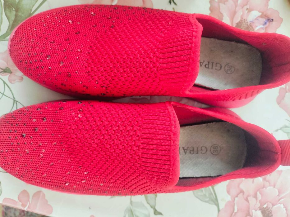 Кросівки жіночі з камінцями