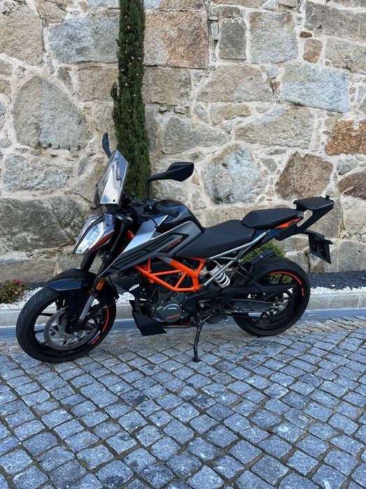 KTM Duke 125 - Ano 2023