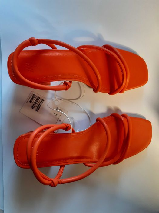 Босоніжки на зручному підборі з тонкими перемичками від h&m