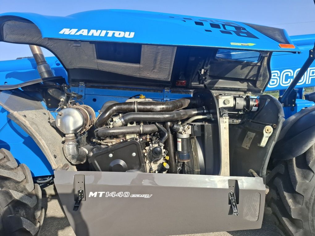 Manitou telescópico 1440 com Matrícula