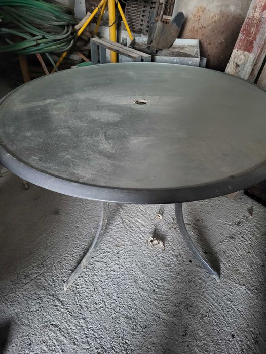 Mesa de jardim, tampo de vidro 1,15m de diametro