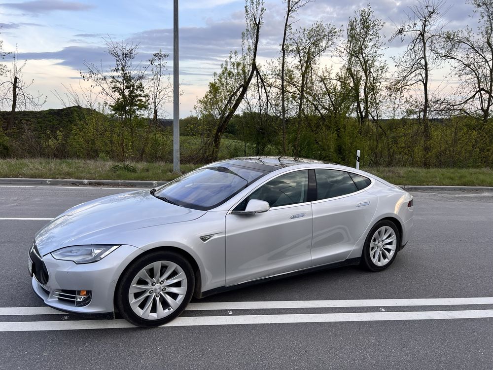 Tesla model S 70D