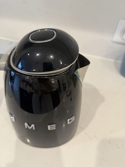Продам робочий електрочайник smeg