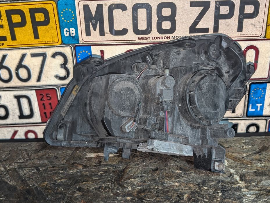 Передня фара права nissan qashqai j10 ксенон
