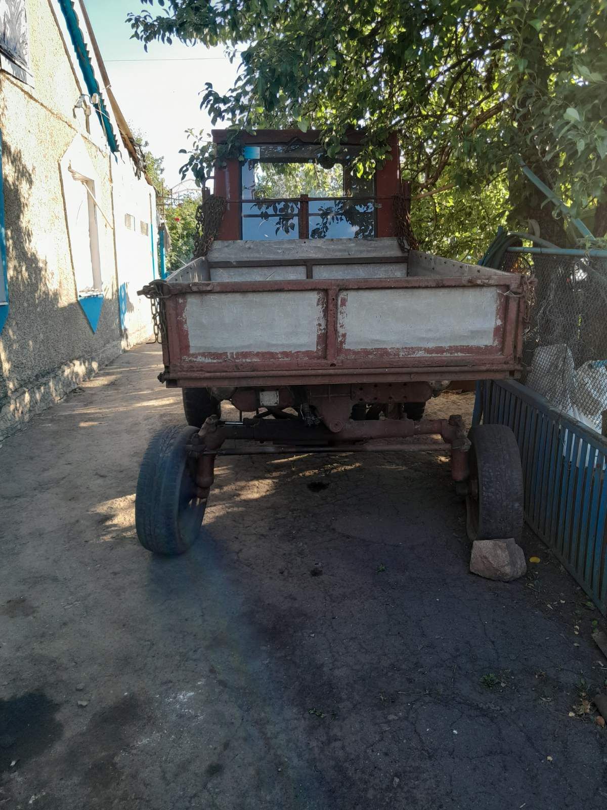Тракторное самоходное шасси Т-16