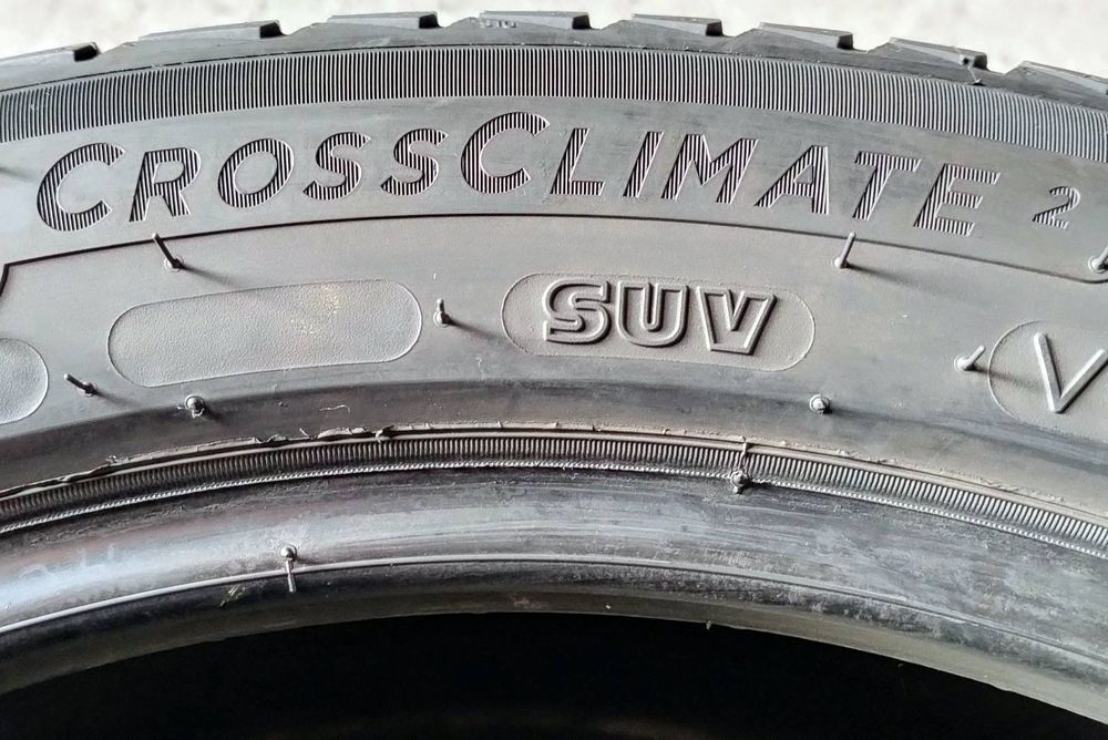 Шини всесезонні R19 255/45 Michelin Cross Climate 2 SUV