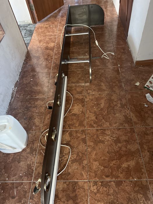 Полиця з підсвіткою