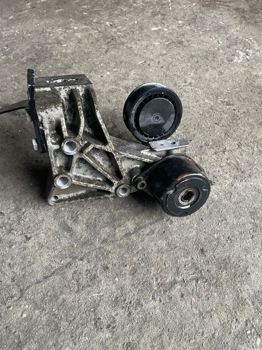 Натяжний механізм (натяжитель) ремня генератора Volkswagen t4 2.5