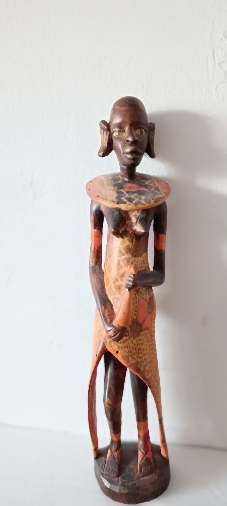 Фигурки из черного и красного дерева Африка цена за одну