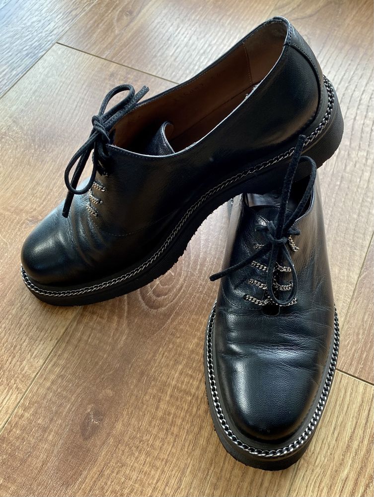 Czarne buty Giorgio Armani
