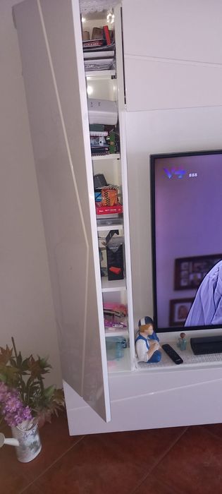 Móvel de sala usado 2 portas laterais, 2 portas em cima e em baixo.