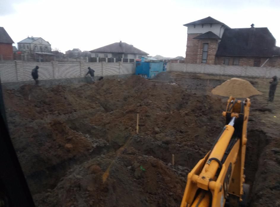 Послуги Екскаватора-навантажувача JCB 3CX