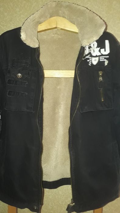 Джинсовая куртка.