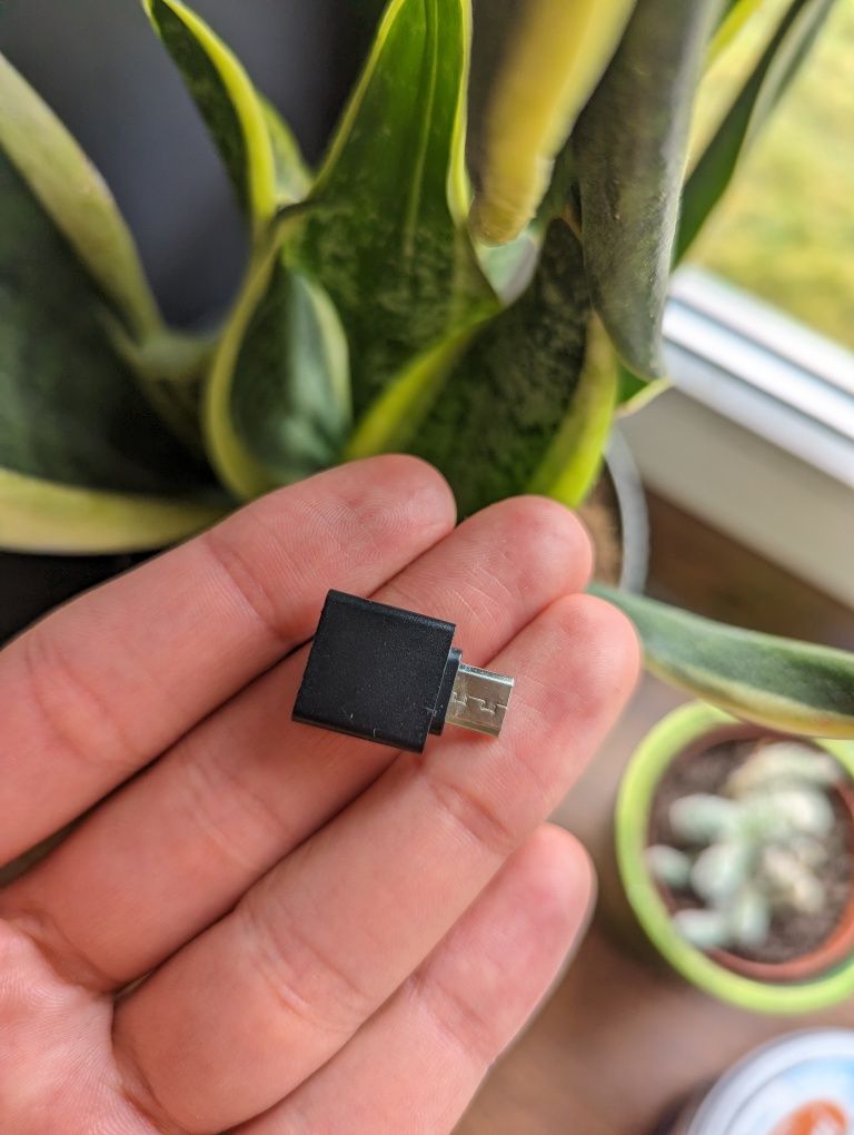 Przejściówka MicroUSB -> USB, podłącz do telefonu pendrive'a!