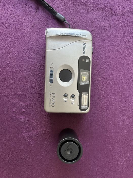 Maquina fotografica Nikon EF300 29mm