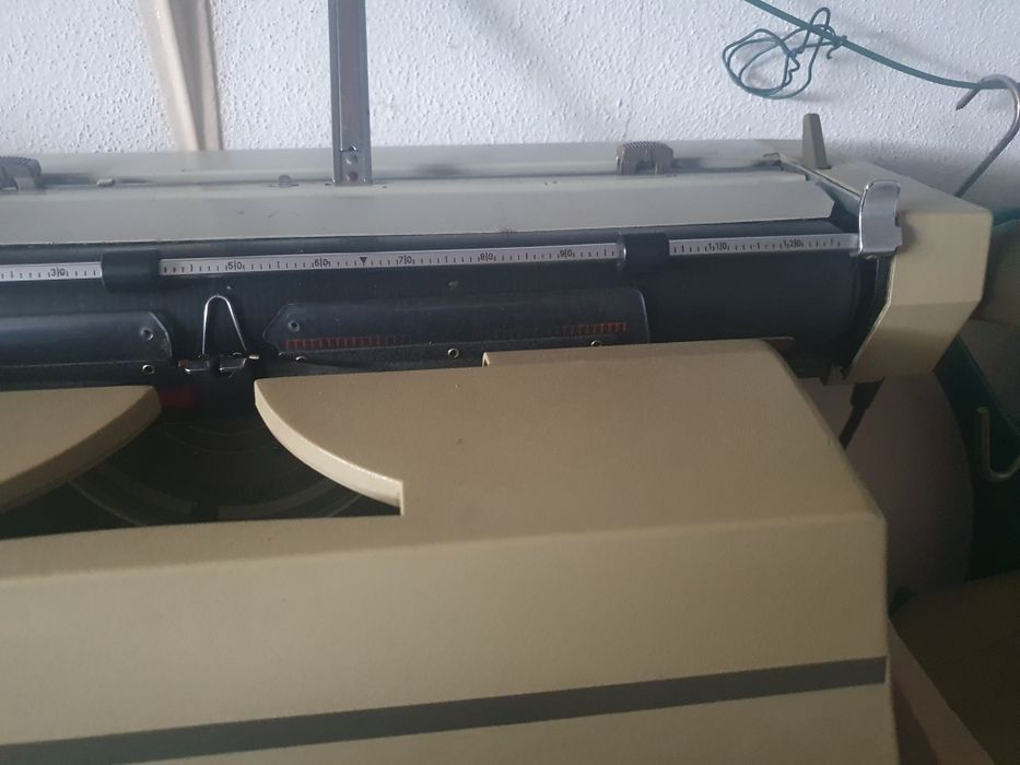 Máquina de escrever antiga Imperial