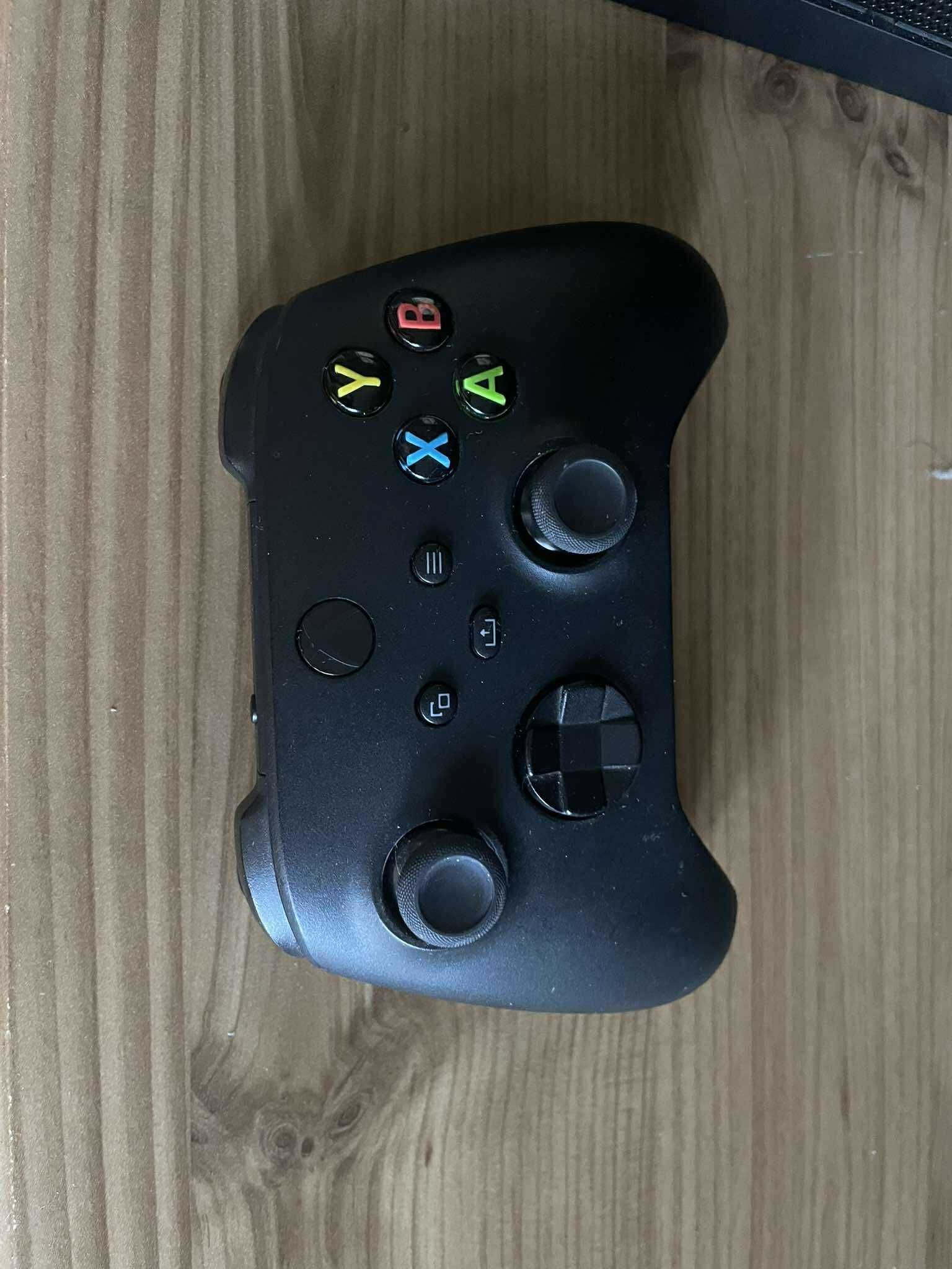 konsola Xbox one X dysk 1TB + pad