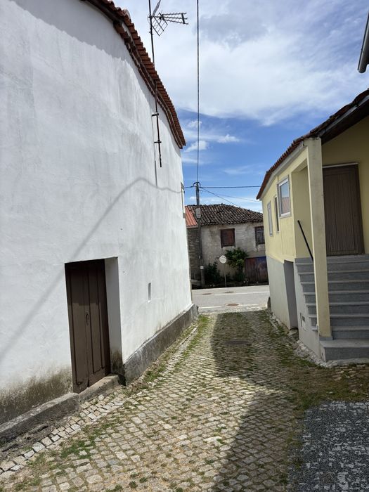 Vendo cada junto albufeira do azibo 10 km de macedo 15 de braganca