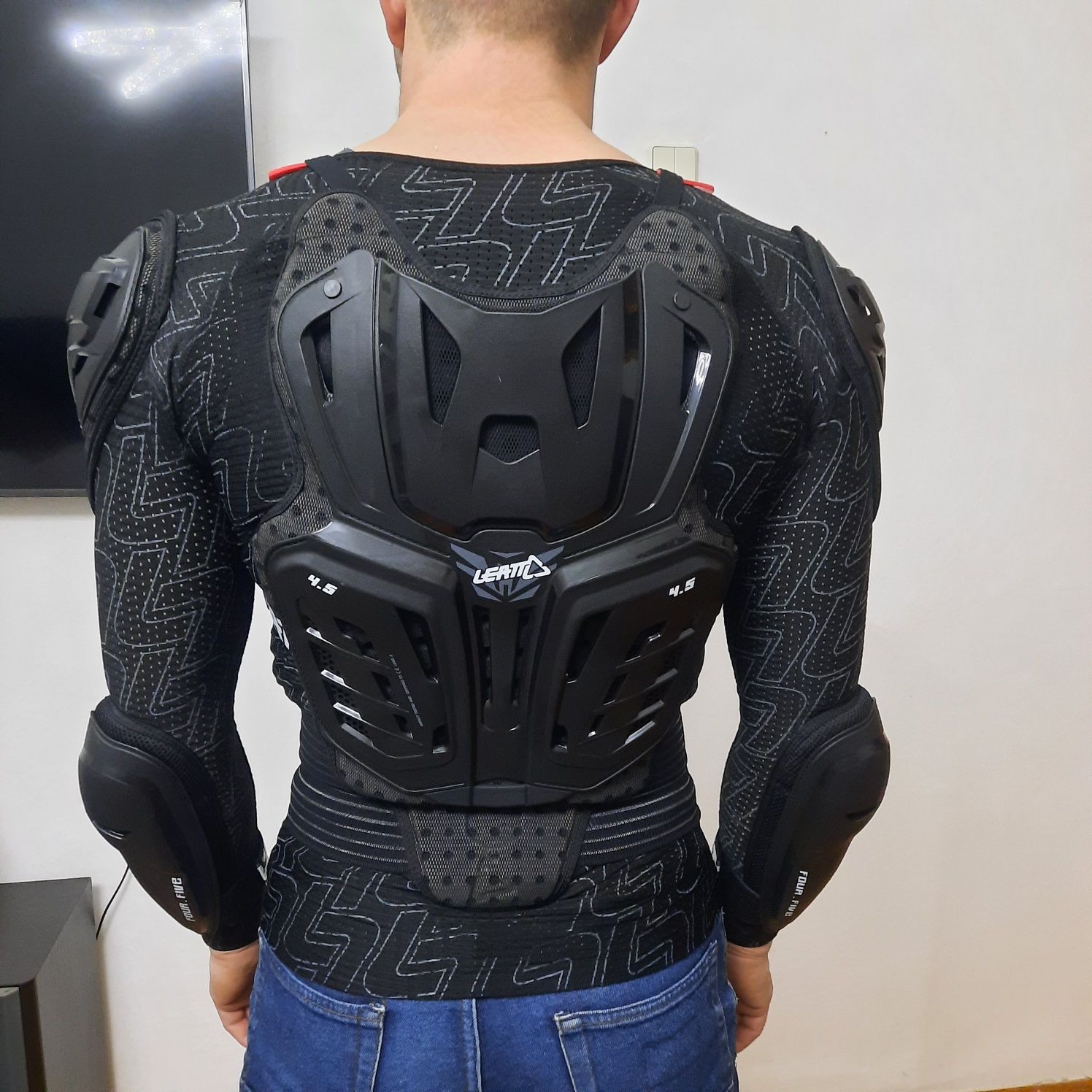 Черепаха мотозащита тела Leatt Body Protector 4.5