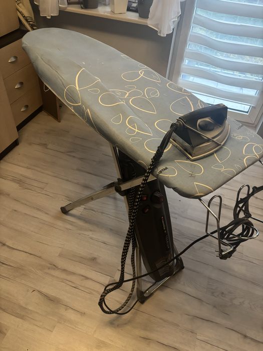 deska do prasowania z wytwornicą pary i żelazkiem