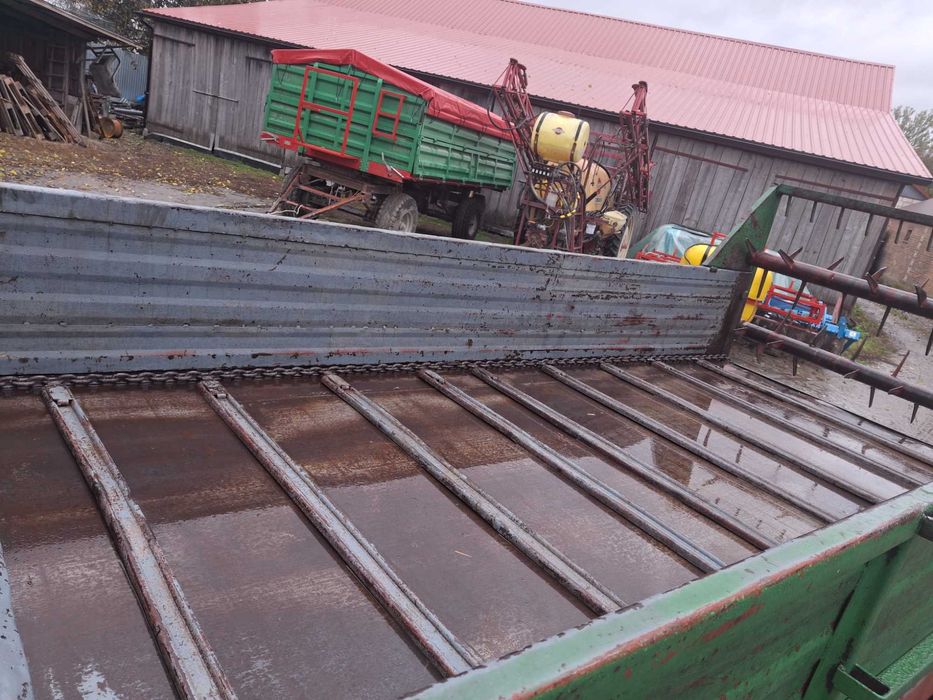 Rozrzutnik dwu osiowy stan dardzo dobry z likwidacji gospodarstwa