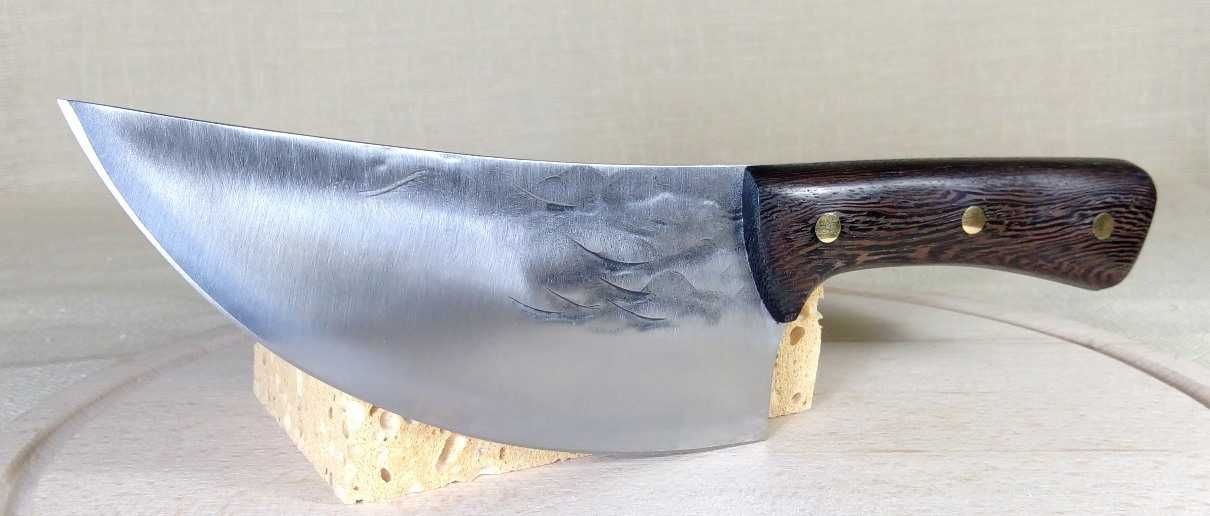 Обробний кований ніж м'ясника з вигнутим широким лезом ручної роботи